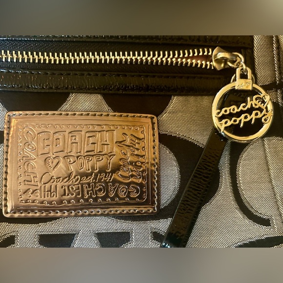 COACH POPPY OPT ART SHOULDER TOTE BLACK GRAY AND SILVER DETAIL WITH CHARMS - Picture 9 of 9